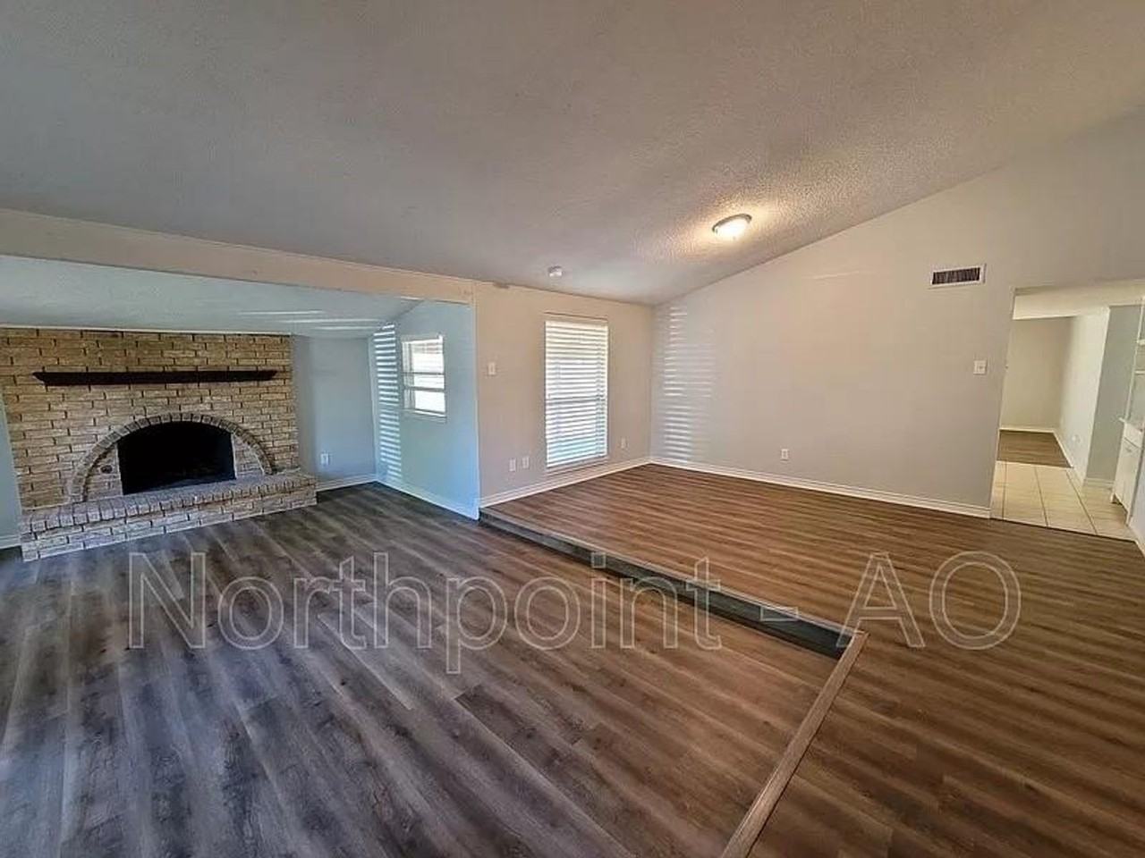 1362 Applegate Dr - Photo 6 of 20