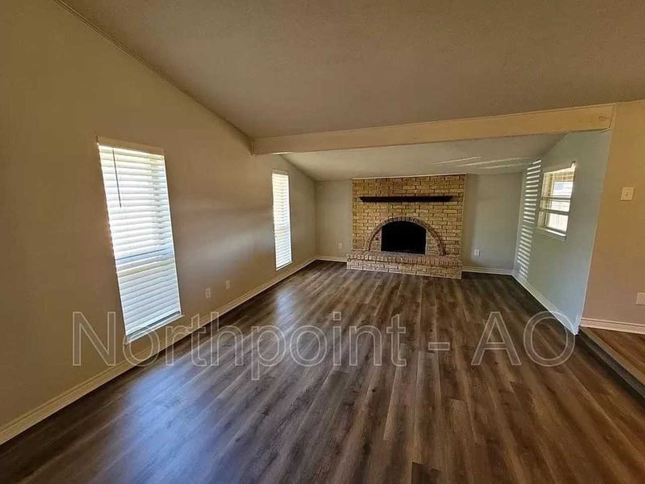 1362 Applegate Dr - Photo 7 of 20