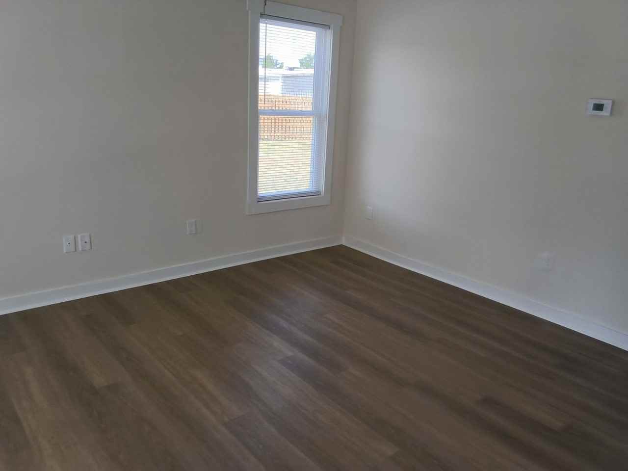 111 Dinwiddie Ave - Photo 4 of 11
