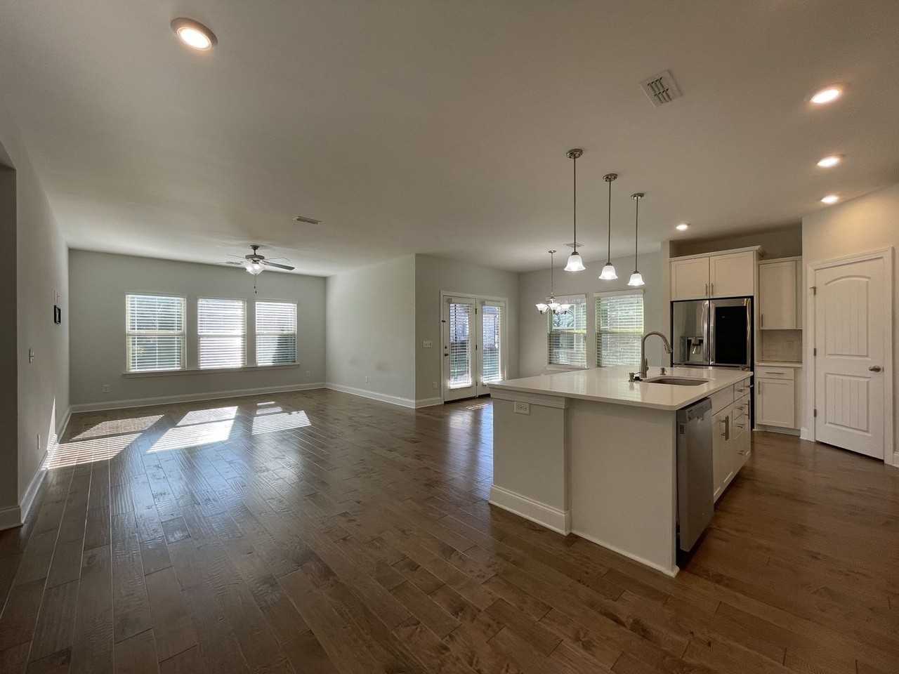 1008 Fenner Ln - Photo 2 of 21