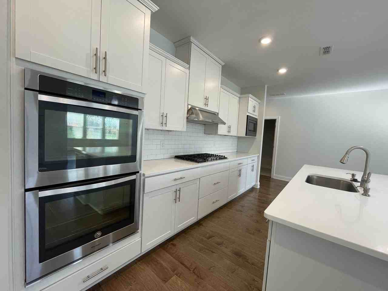 1008 Fenner Ln - Photo 4 of 21
