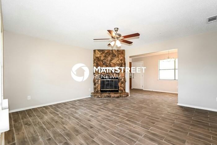 1028 Eastridge Cir - Photo 4 of 16