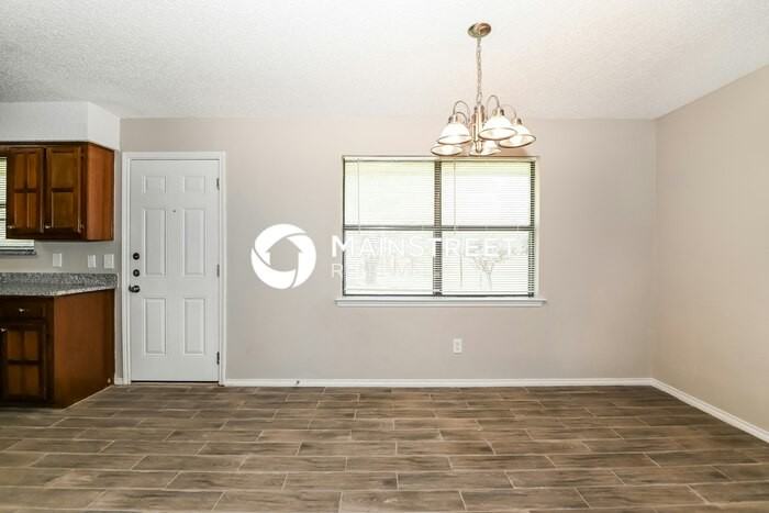 1028 Eastridge Cir - Photo 6 of 16