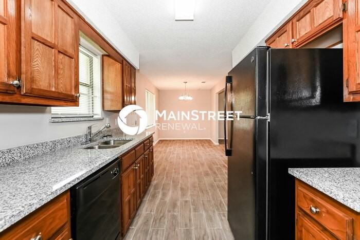 1028 Eastridge Cir - Photo 7 of 16