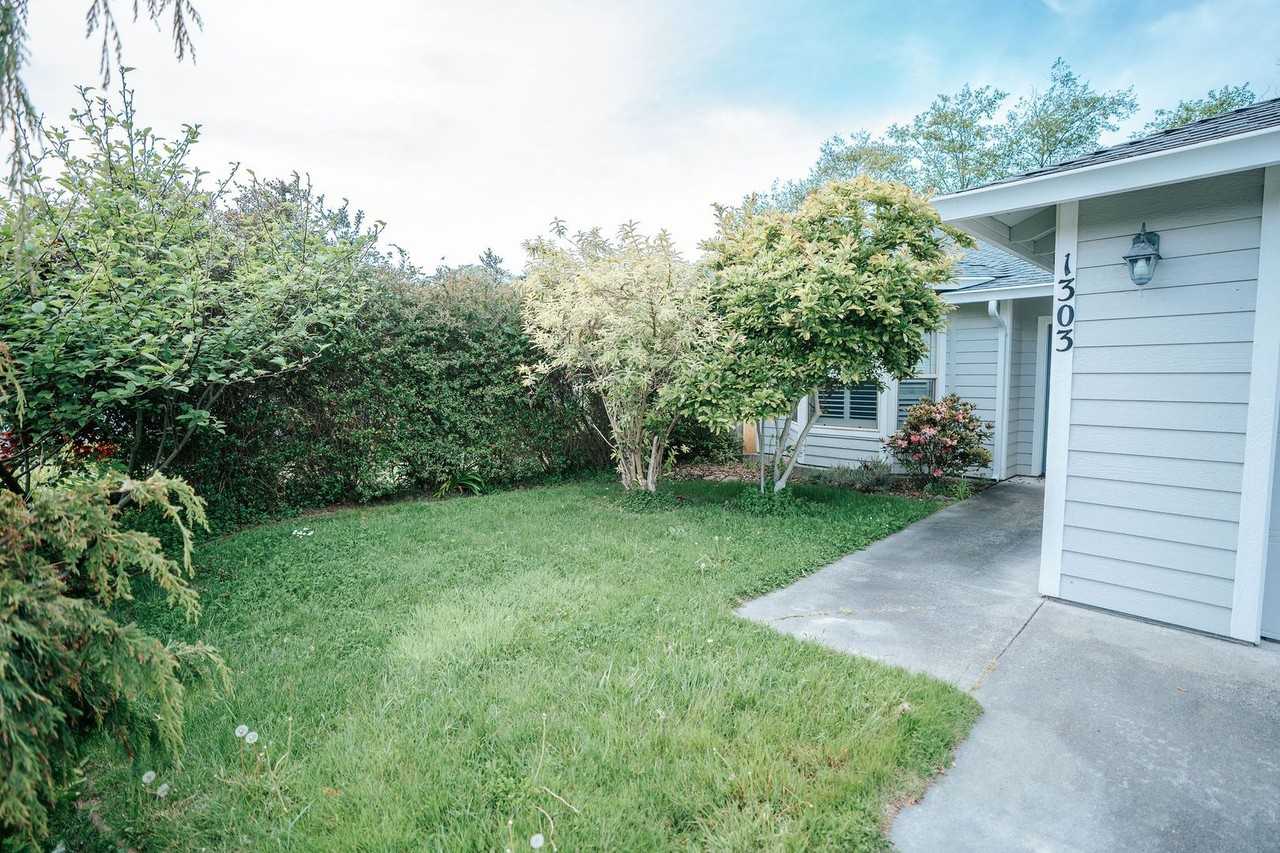 1303 Chaparral Ave - Photo 3 of 34