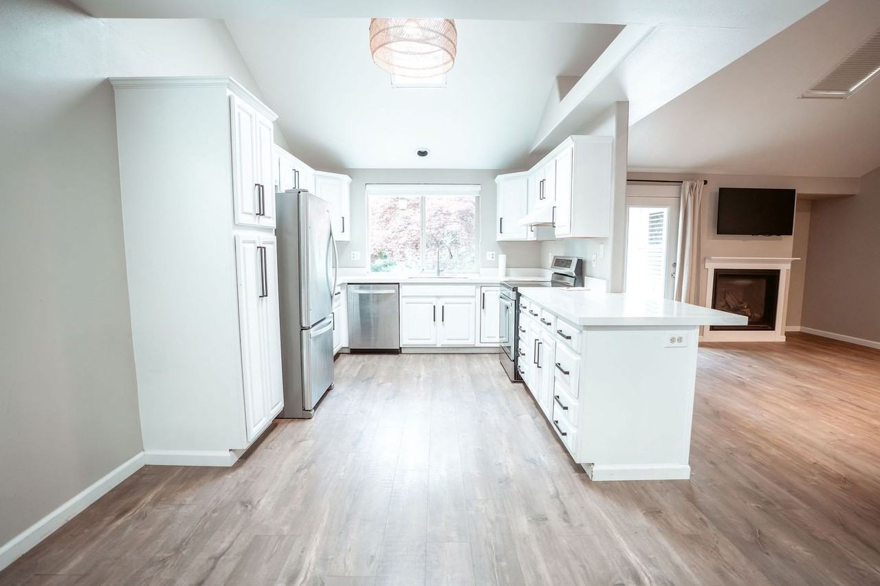 1303 Chaparral Ave - Photo 7 of 34
