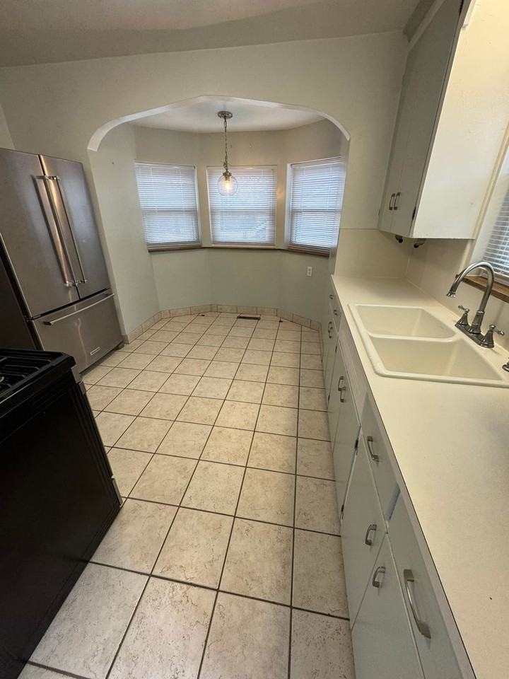 3921 W Ridge Rd - Photo 3 of 43