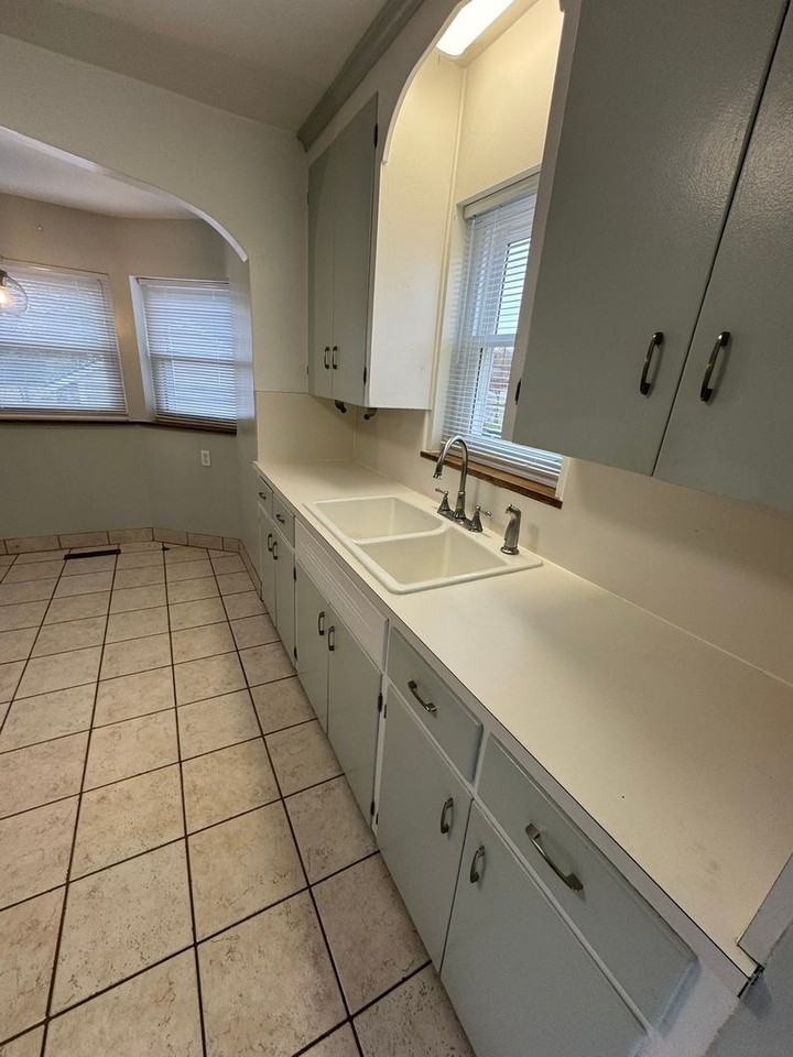 3921 W Ridge Rd - Photo 4 of 43