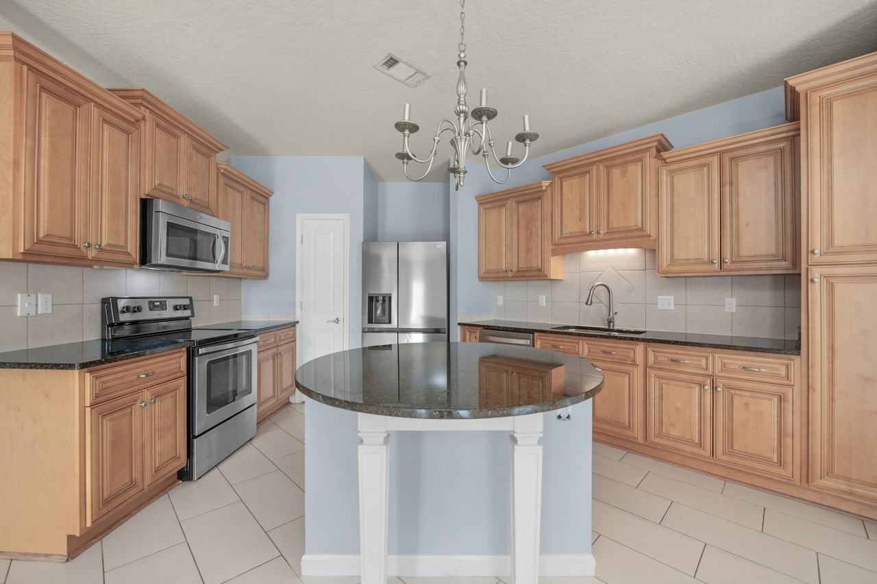 4596 Hermosa Rd - Photo 7 of 33