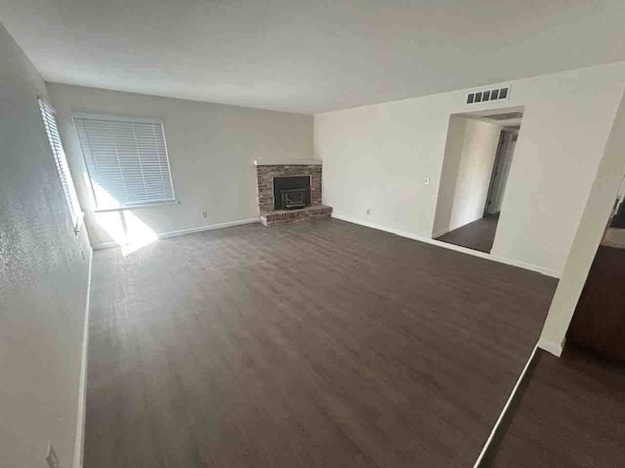 201 N Bollinger St - Photo 6 of 16