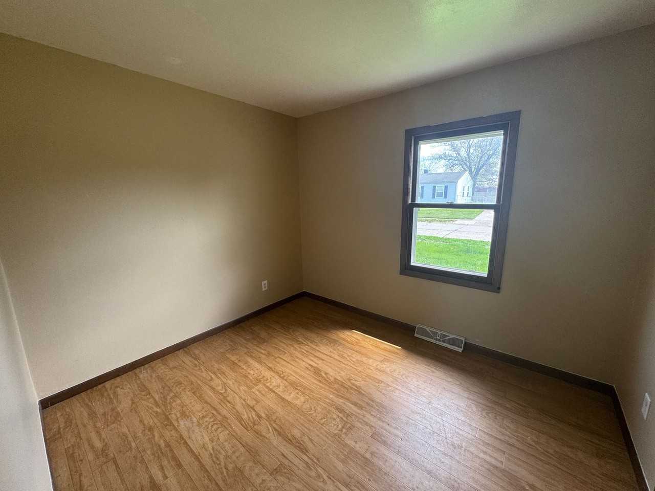733 39th Ave - Photo 4 of 10