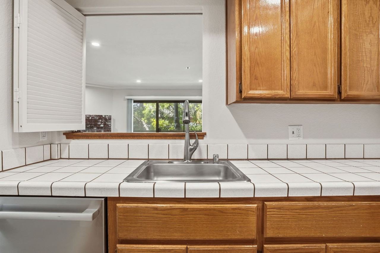 496 W Charleston Rd #103 - Photo 5 of 31