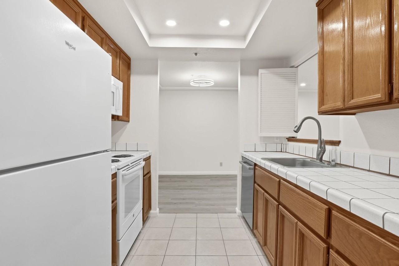 496 W Charleston Rd #103 - Photo 6 of 31