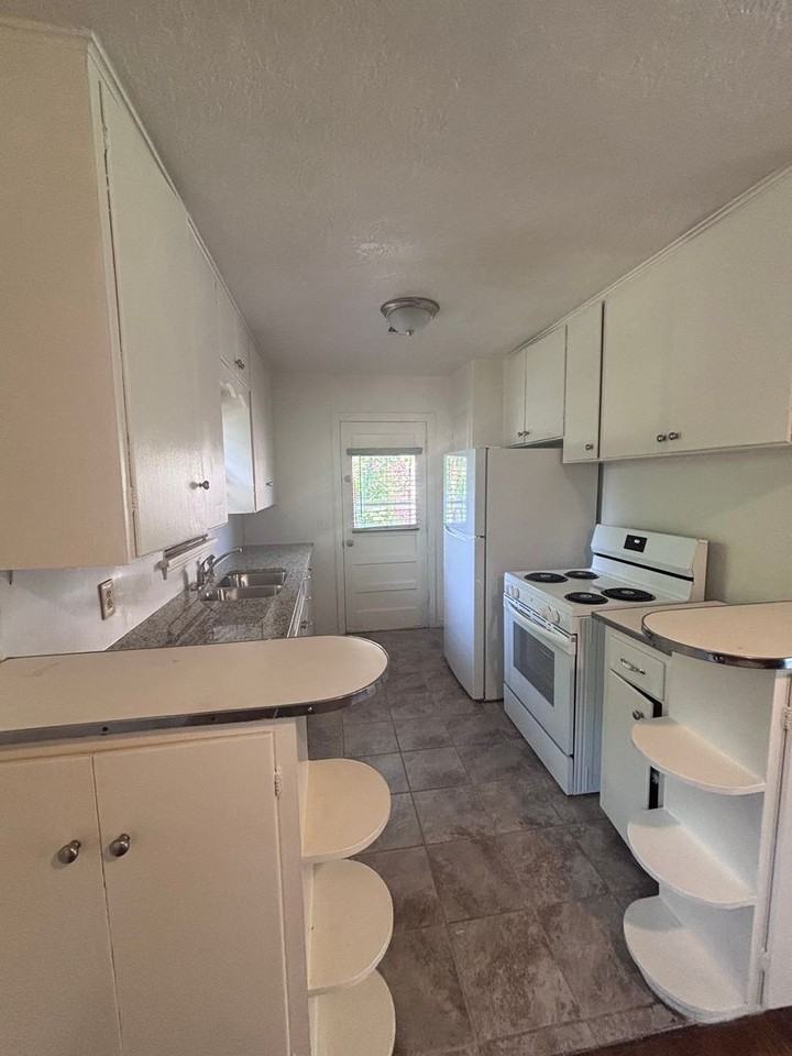 202 E Vida Way - Photo 3 of 8