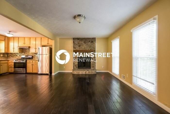 320 Oak St - Photo 4 of 15