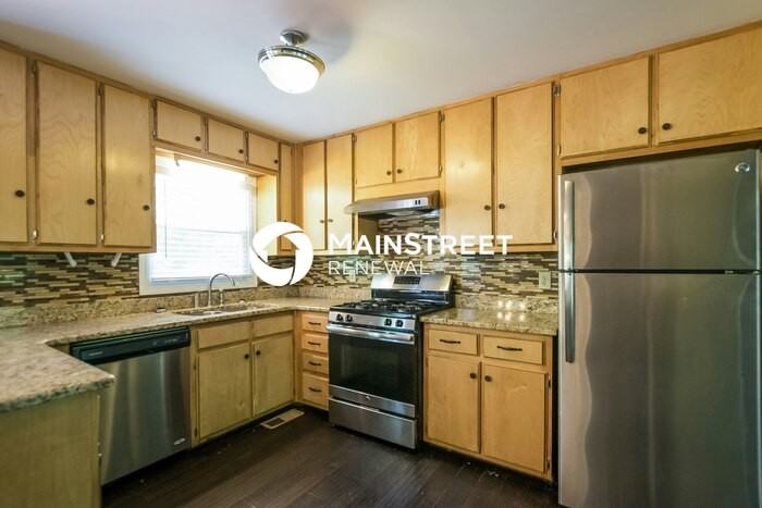 320 Oak St - Photo 6 of 15