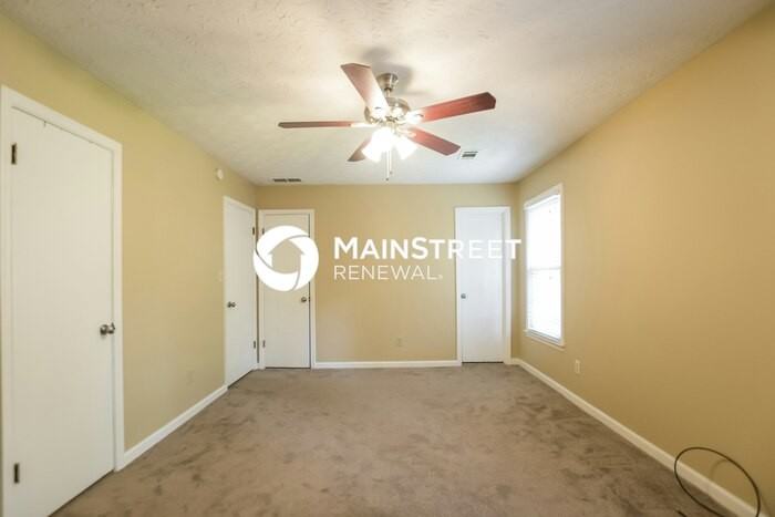320 Oak St - Photo 7 of 15