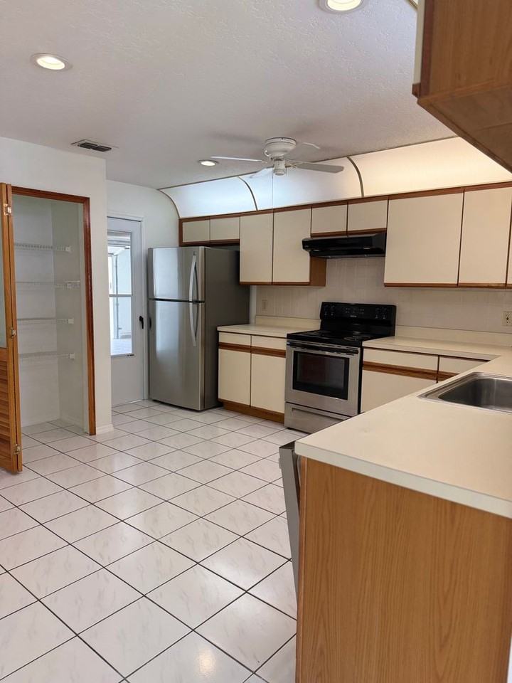 10114 Clairmel Ct - Photo 5 of 19