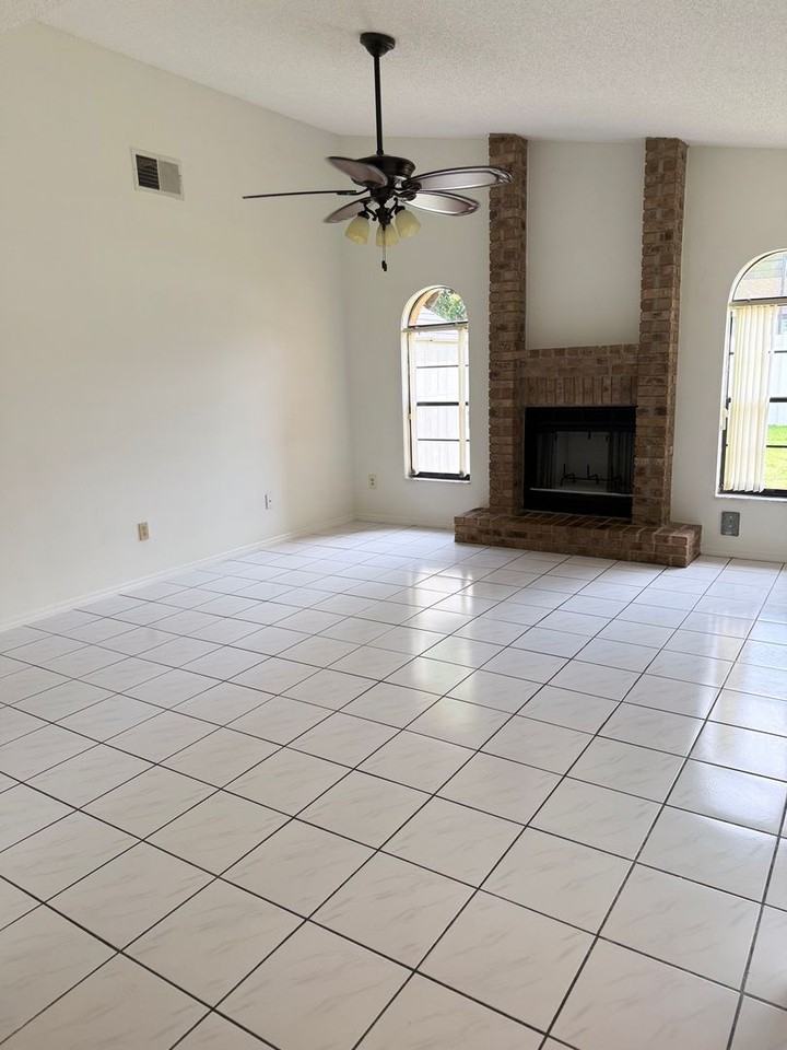 10114 Clairmel Ct - Photo 7 of 19