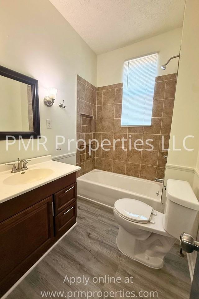 122 Platner St - Photo 4 of 10