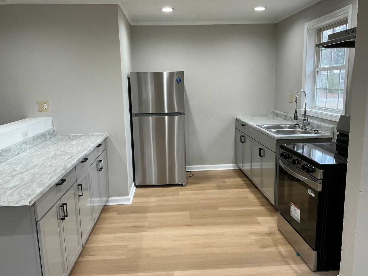 1405 Pine St - Photo 4 of 17