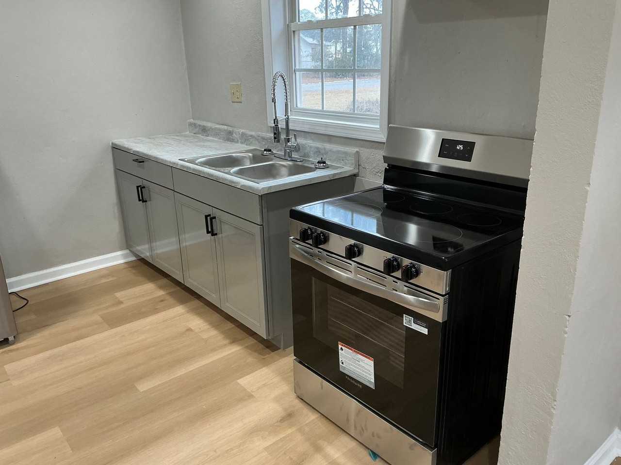 1405 Pine St - Photo 5 of 17