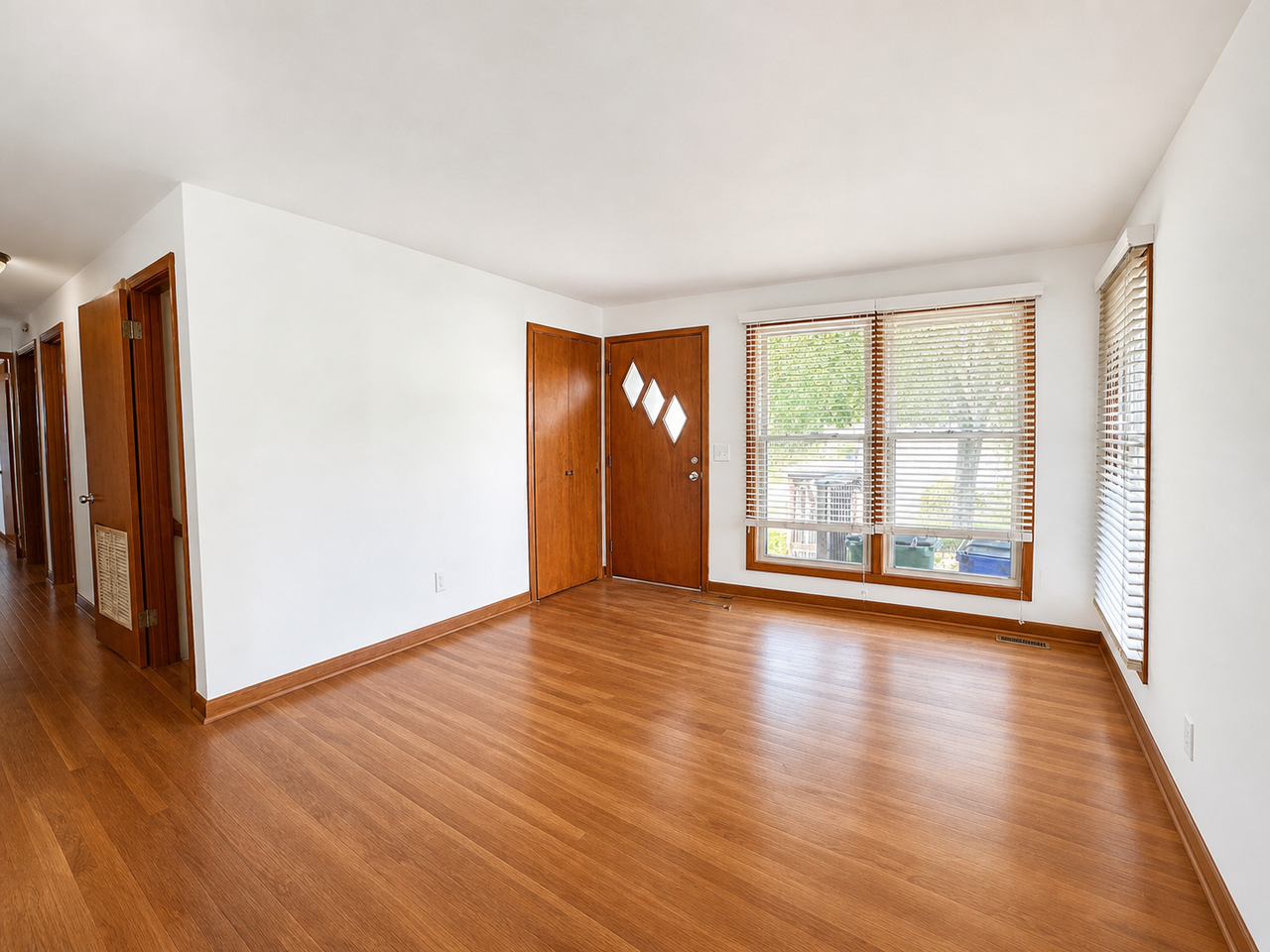 224 Roundhill Dr - Photo 4 of 14