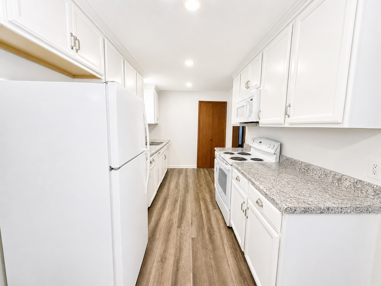 224 Roundhill Dr - Photo 5 of 14