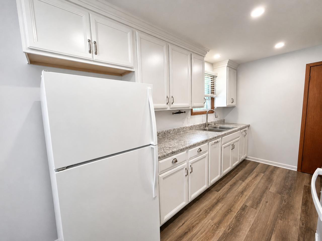 224 Roundhill Dr - Photo 6 of 14