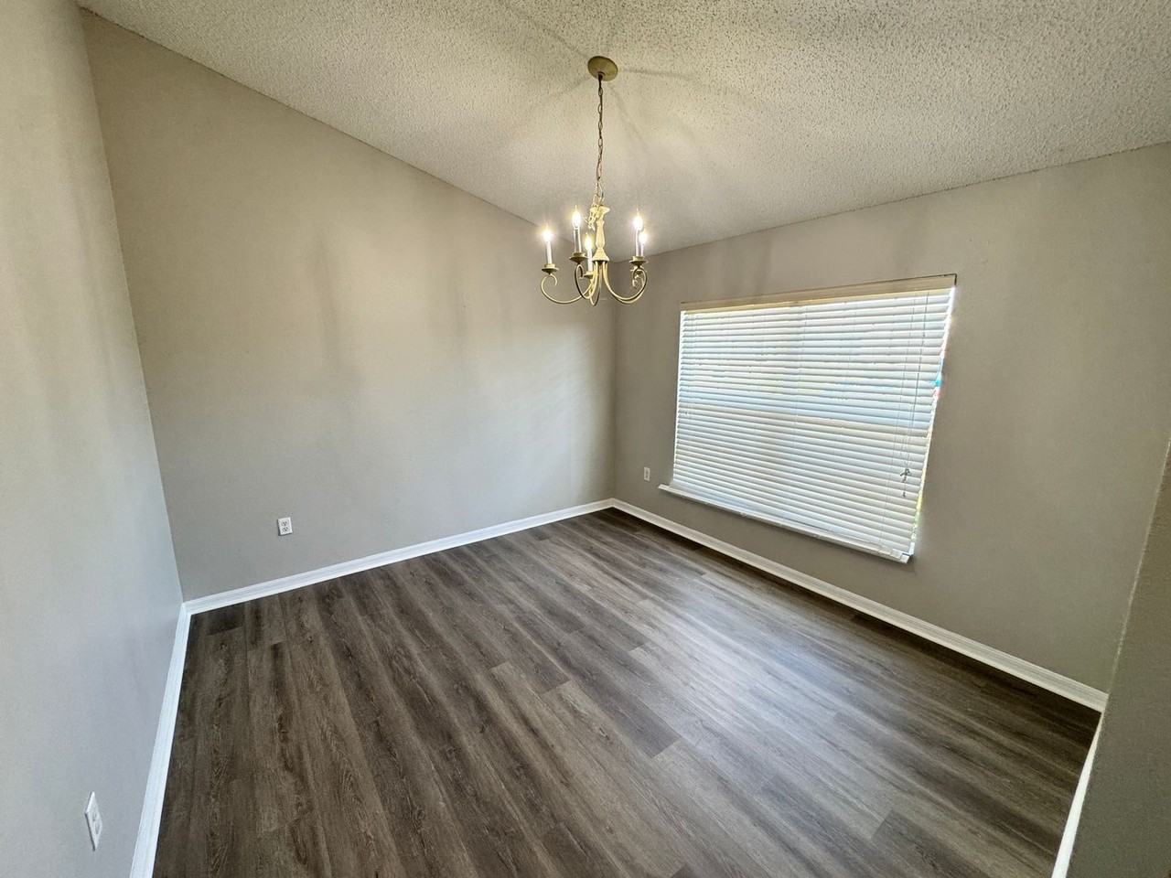 639 Bittern Ct - Photo 5 of 50