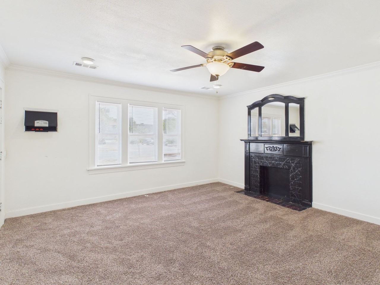 701 Sunset Ter - Photo 5 of 29