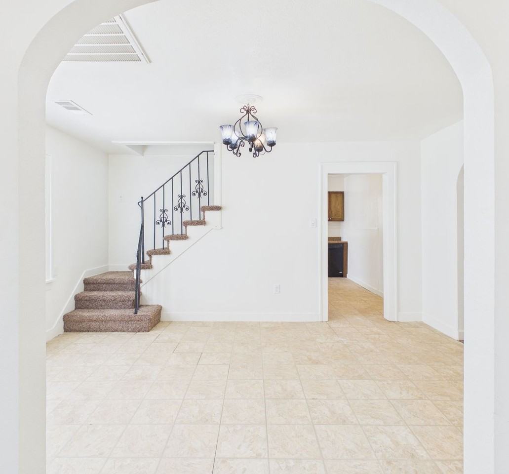 701 Sunset Ter - Photo 6 of 29
