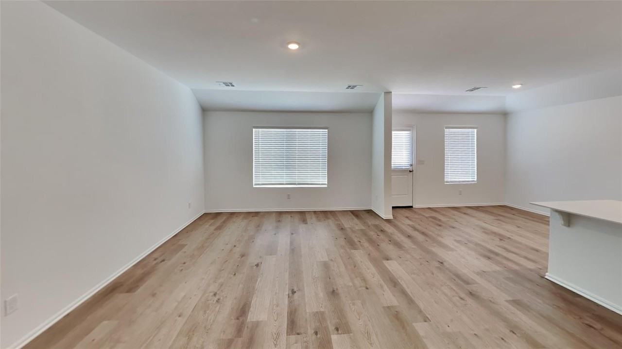 313 Sw 9th St - Photo 4 of 21
