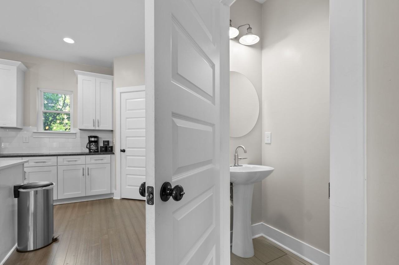 849 Cherokee Ave #10 - Photo 7 of 24