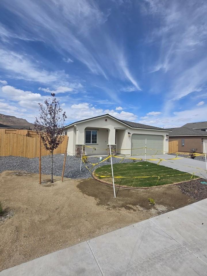 496 Russell Rd - Photo 3 of 44