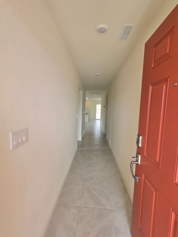 496 Russell Rd - Photo 4 of 44