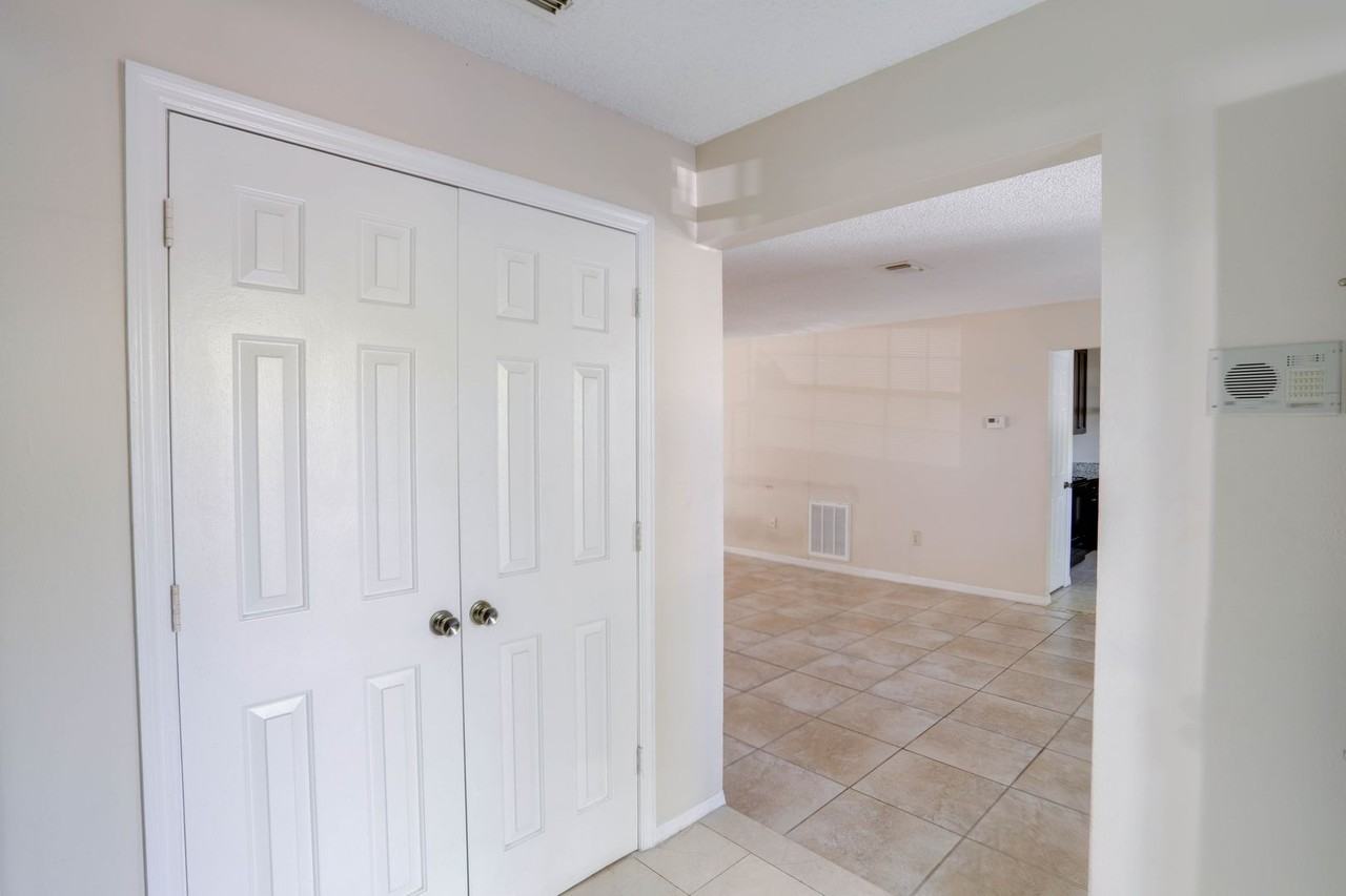 7206 Olympia Ct - Photo 4 of 19