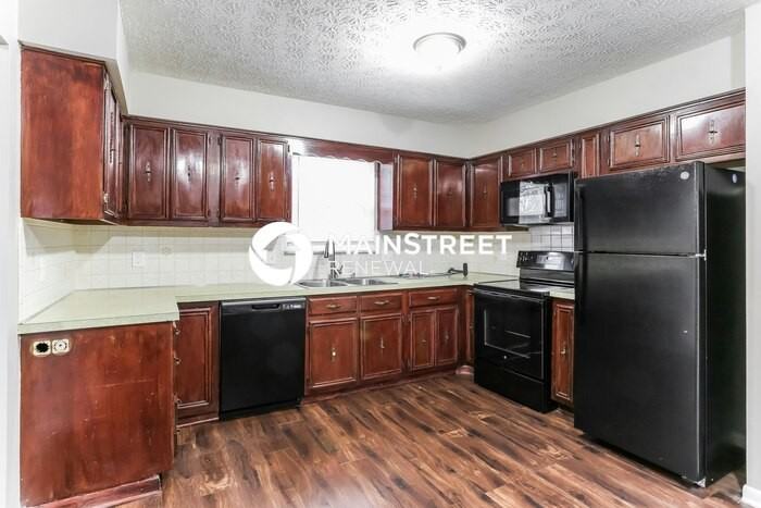 1866 Dorsetshire Rd - Photo 3 of 18