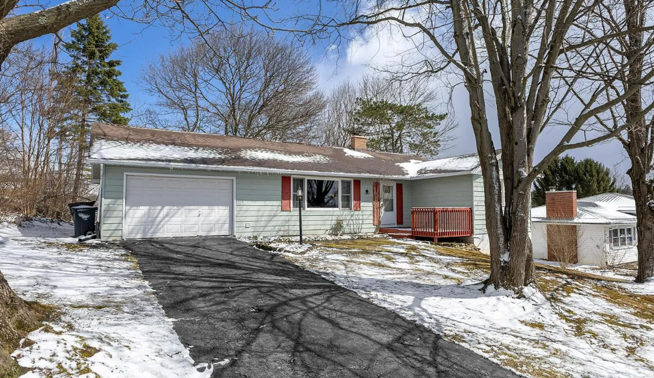 1343 Harris St - Photo 3 of 17