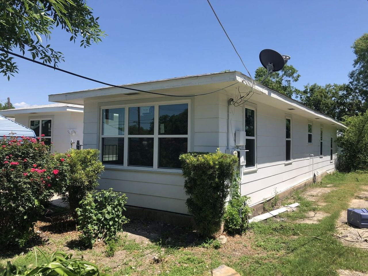 154 Ferris Ave - Photo 4 of 20