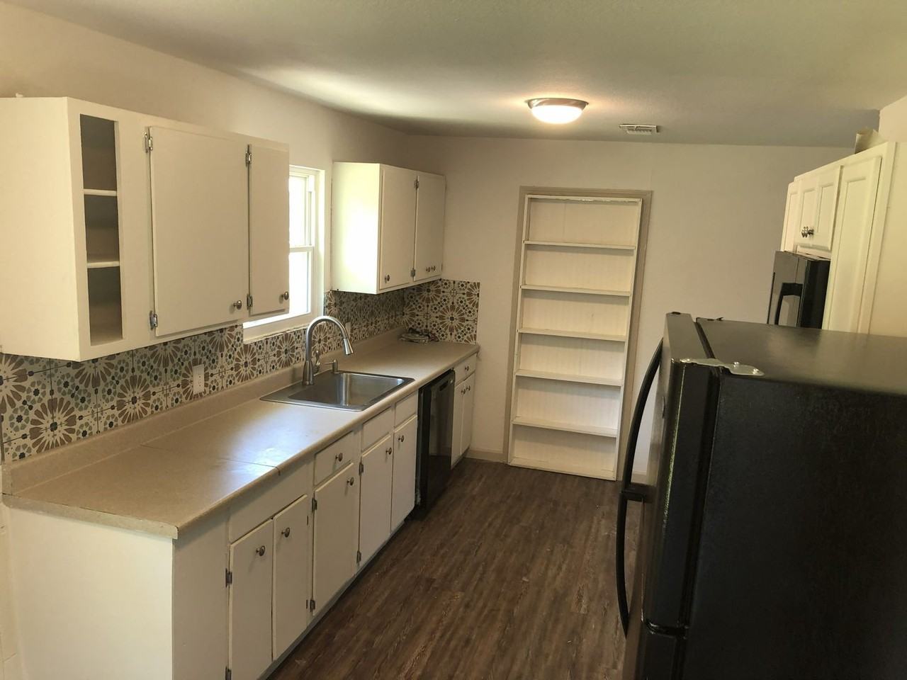 154 Ferris Ave - Photo 6 of 20