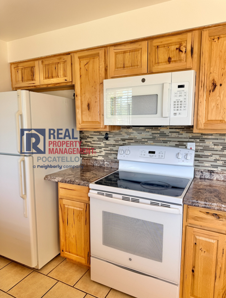 722 Bryan Rd - Photo 3 of 18