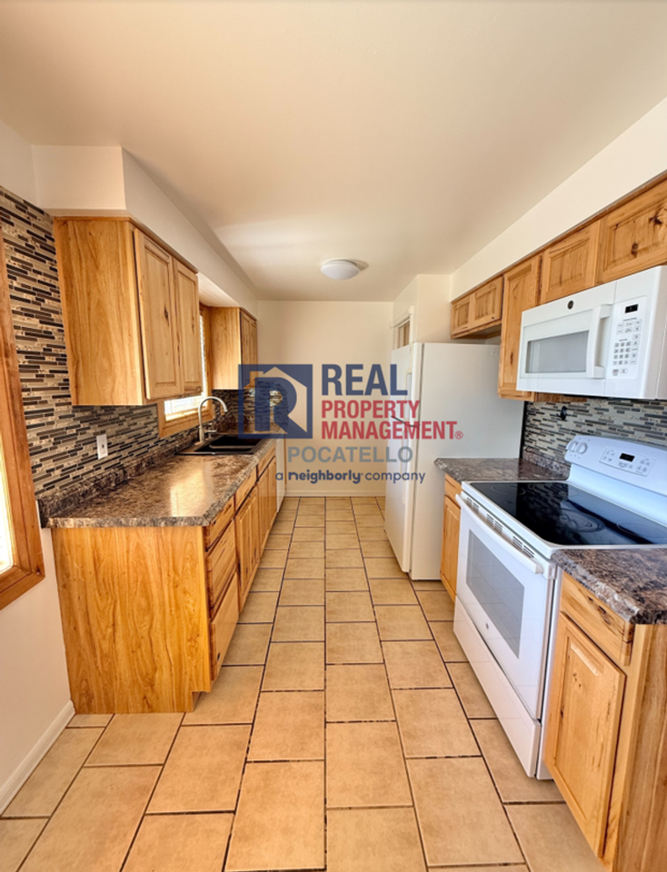 722 Bryan Rd - Photo 4 of 18