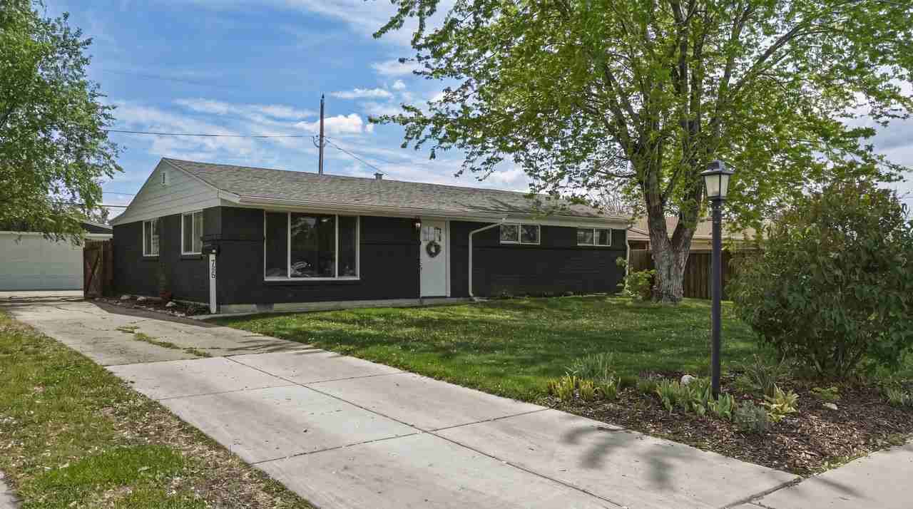 755 W 255 N - Photo 2 of 25