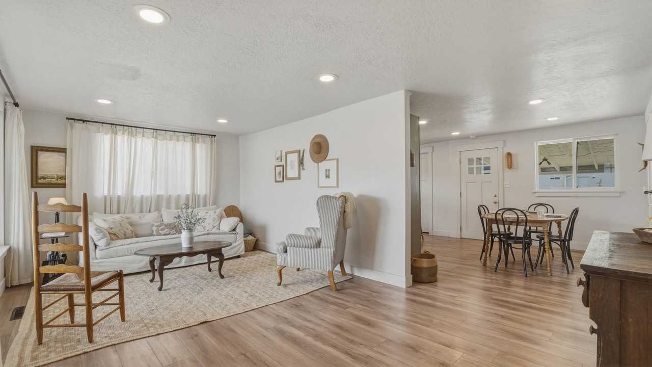 755 W 255 N - Photo 7 of 25