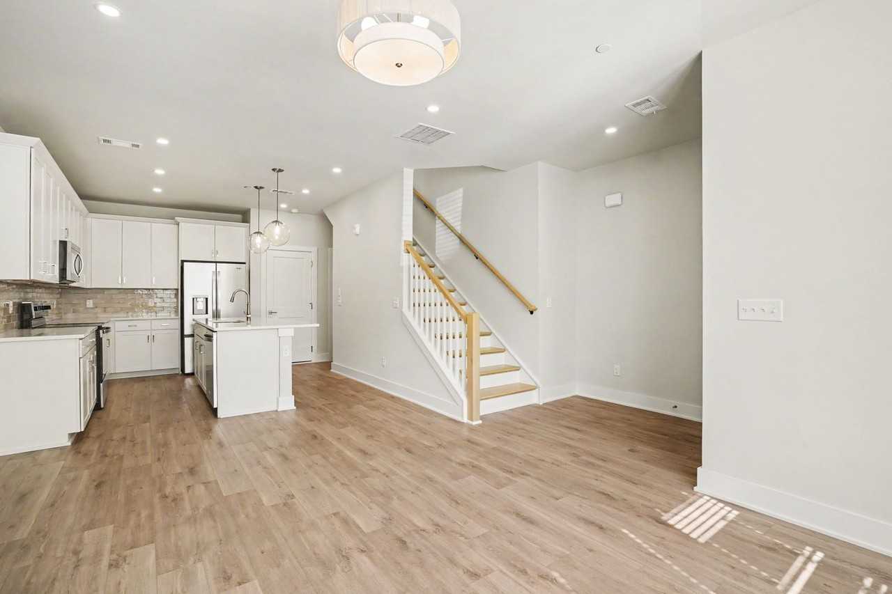 110 Zola Aly - Photo 3 of 19
