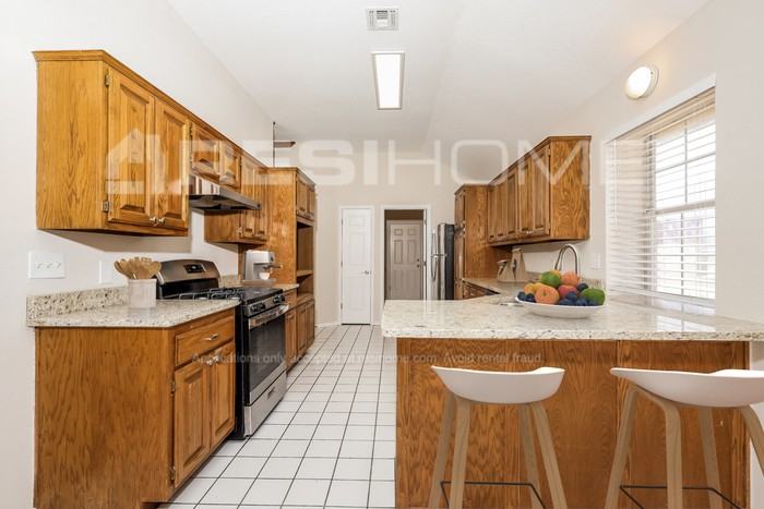 1413 Nw 183rd St - Photo 2 of 17