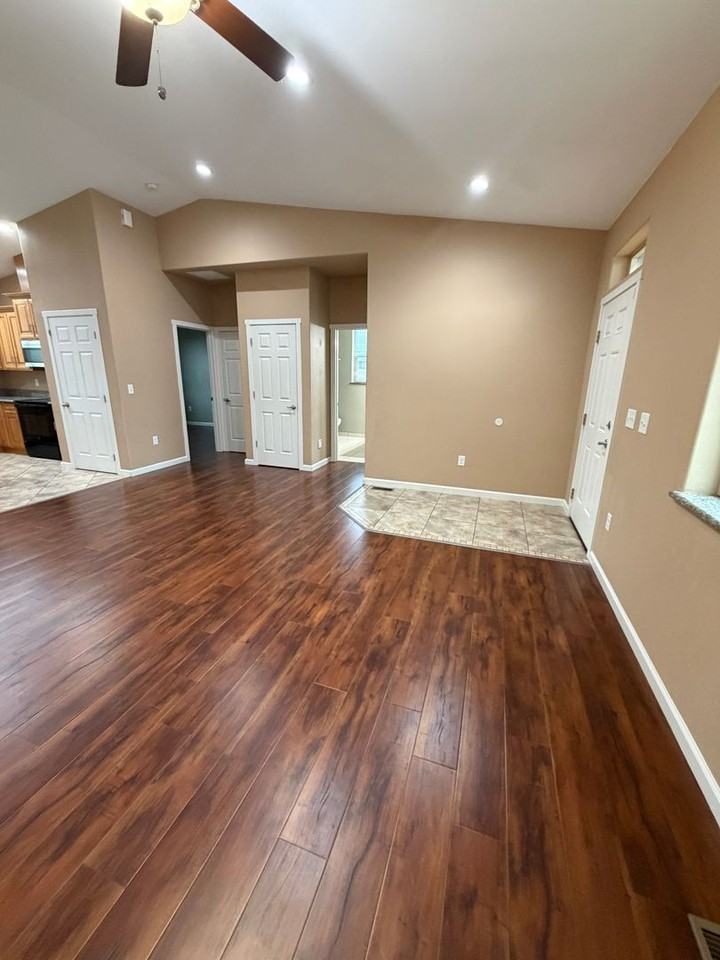 215 N Wellington St - Photo 3 of 19