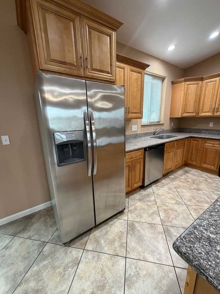 215 N Wellington St - Photo 5 of 19