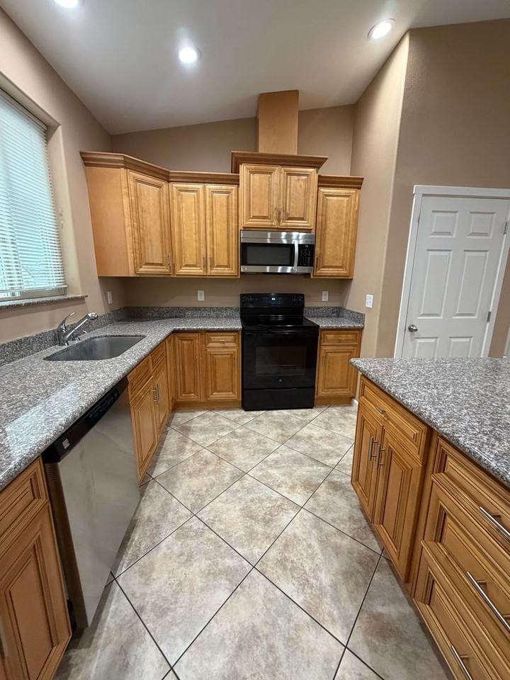 215 N Wellington St - Photo 6 of 19